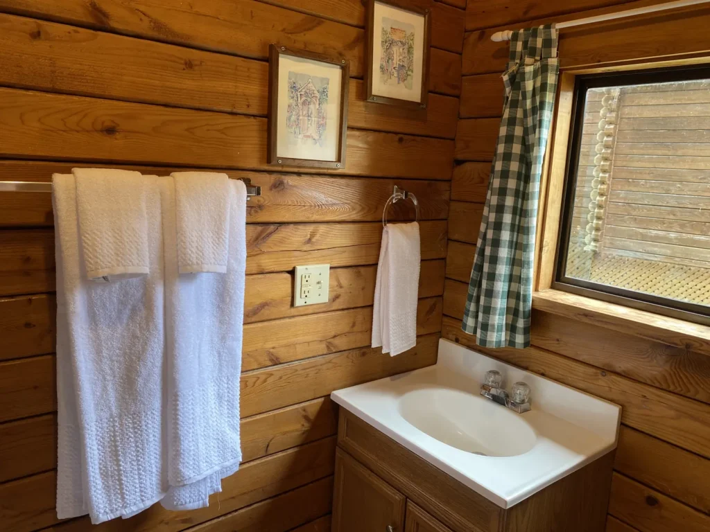 Rustic cabin vanity with fresh towels